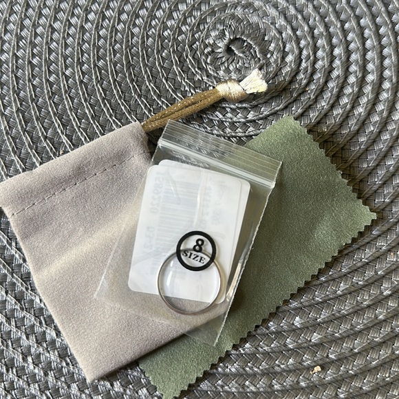 925 Sterling Sliver Ring - Picture 3 of 5